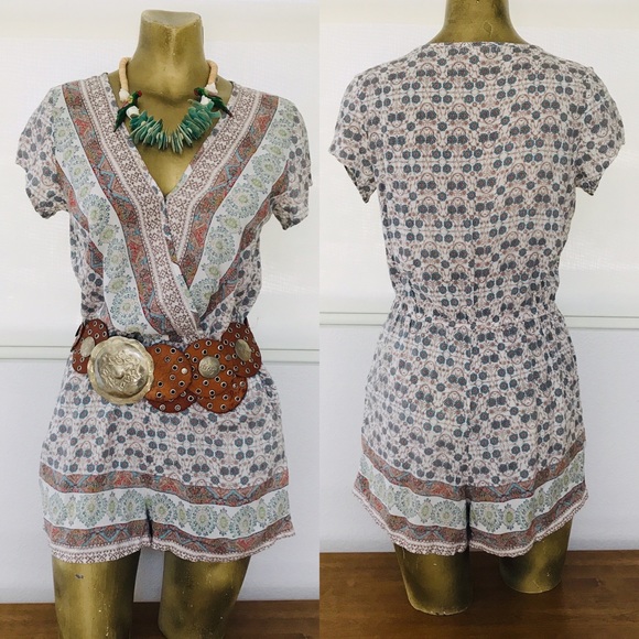 TAYLOR & SAGE Floral Print Boho Shorts ROMPER Size Medium - Picture 2 of 15